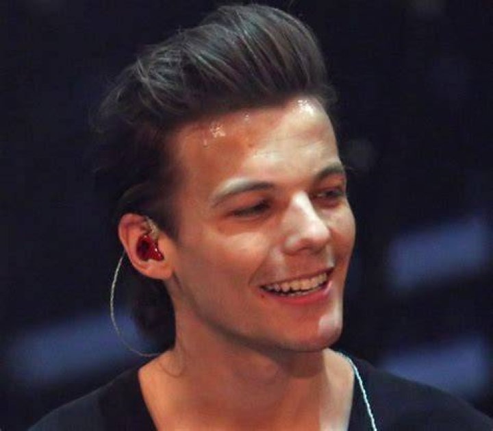 Louis Tomlinson - Bio, Net Worth, Height